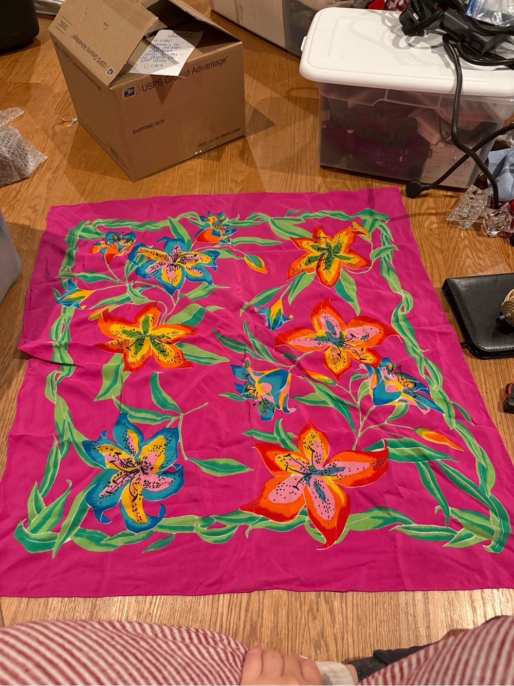 Gorgeous vintage 100% silk fuchsia floral square scarf